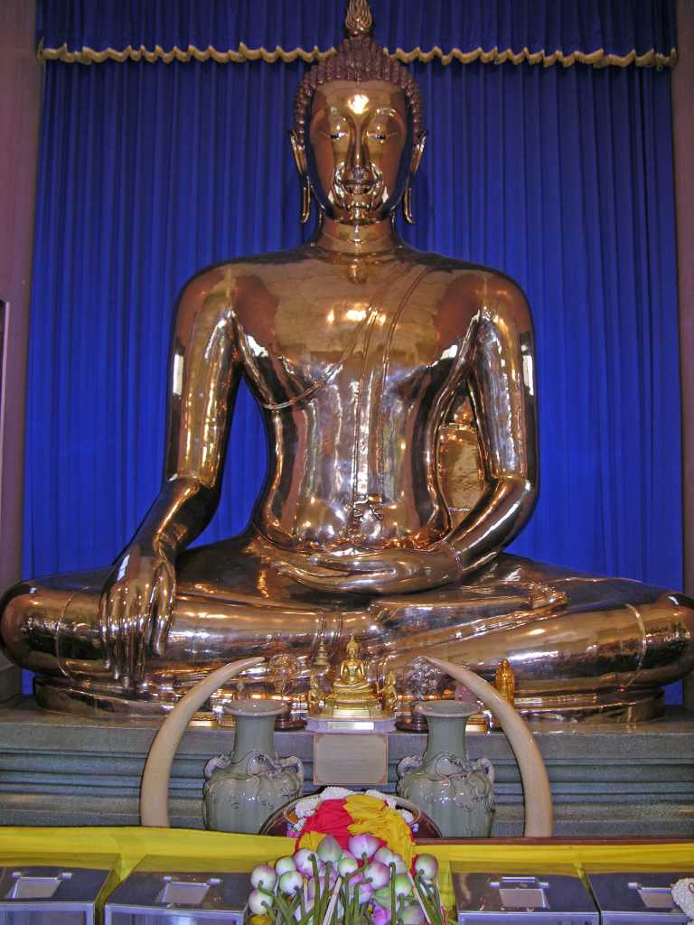 Bangkok 03 05 Wat Traimit Golden Buddha Dating from the 13th century in Ayutthaya, Wat Traimit contains the largest solid gold Buddha in the world, weighing in at 4800kg and measuring 4.8m by 3.8m. To camouflage it from Burmese invaders, it was given a thick plaster coating and was consequently 
